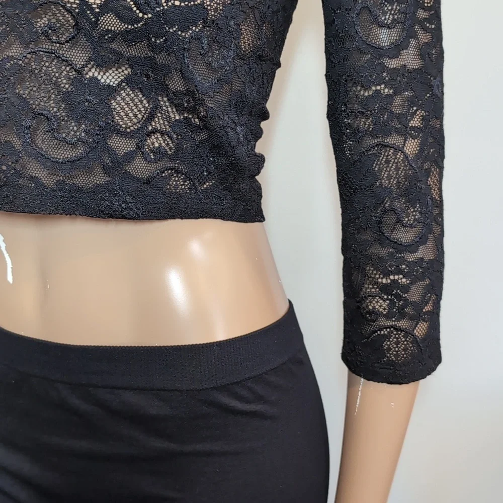 ❌SOLD❌ Aritzia Lace Crop Top 3/4 Sleeve Ballet U-Back Sheer Stretchy Fitted - Picture 5 of 11